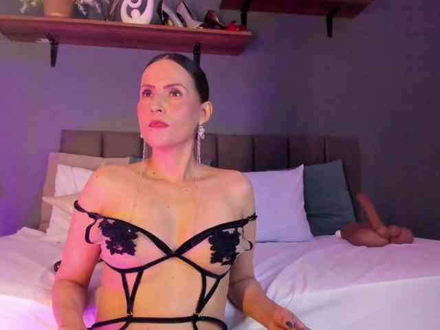 Coco-balenciaga webcam