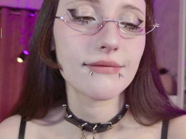 MiraJade's BongaCams show and profile