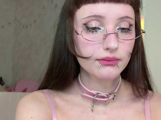 MiraJade live cam profile