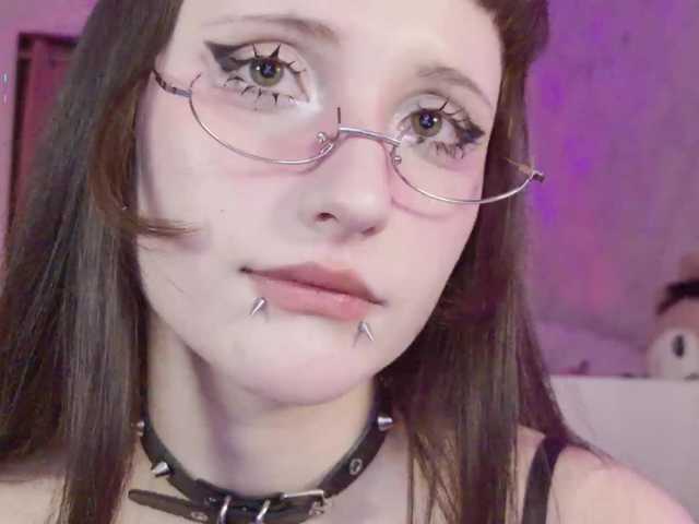 MiraJade's BongaCams show and profile