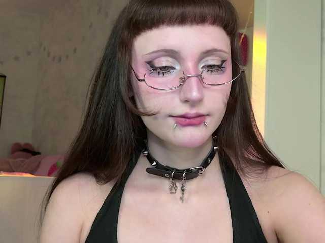 MiraJade live cam profile