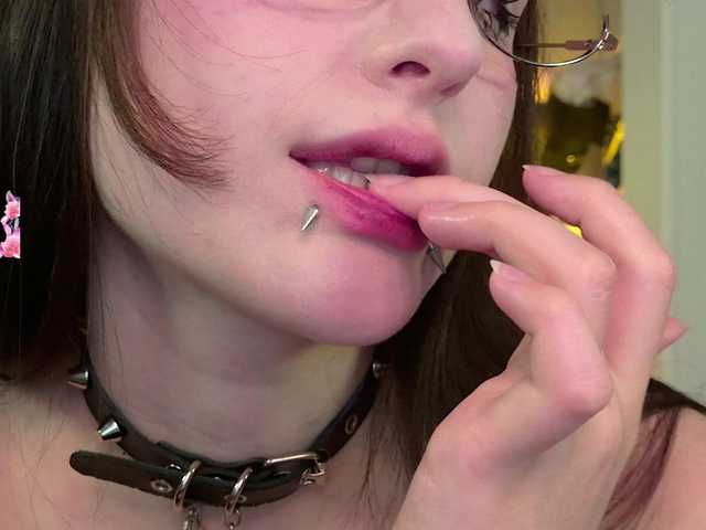 MiraJade's BongaCams show and profile