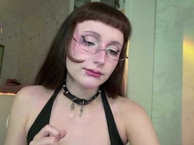 MiraJade live cam profile