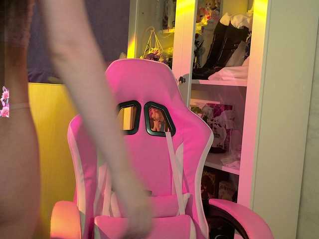 MiraJade's BongaCams show and profile