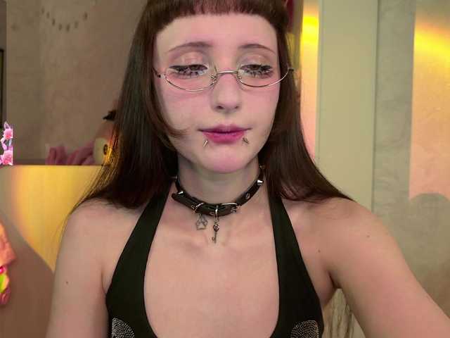 MiraJade's BongaCams show and profile