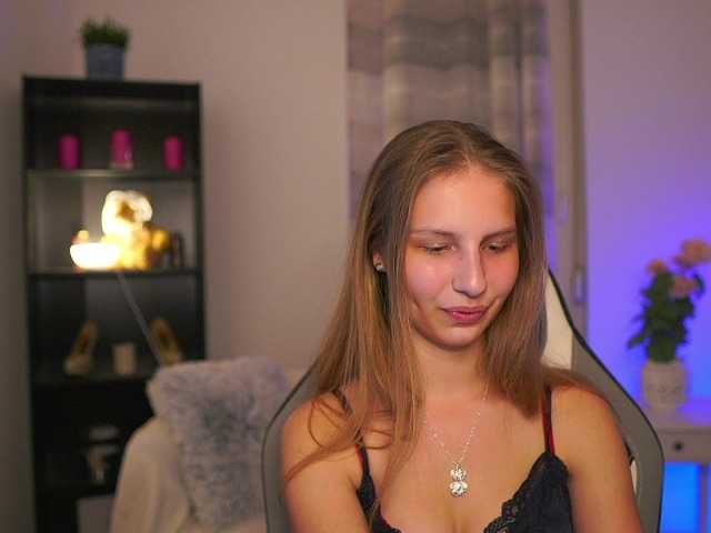 emmiemurray's BongaCams show and profile