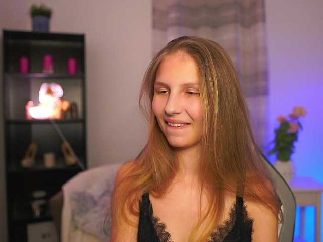 le modèle emmiemurray est en webcam porno dans un show sur le site bongacams, il possède les tags suivants: White/Caucasian,Blonde,Trimmed