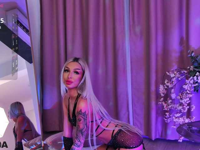 AriannaLure's BongaCams show and profile