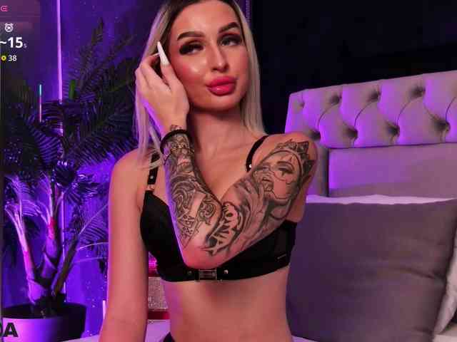 AriannaLure Live Webcam on BongaCams