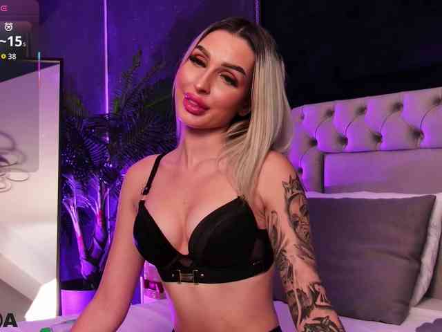 AriannaLure Live Webcam on BongaCams