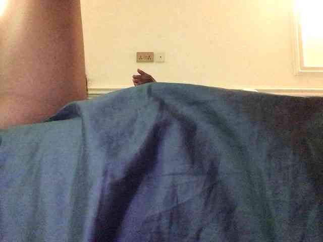 Zola_Nooryi webcam