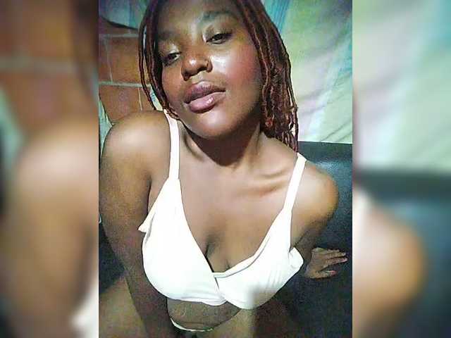 EmiliAddams's BongaCams show and profile