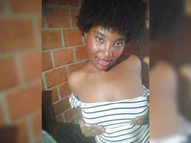 EmiliAddams from BongaCams is Freechat