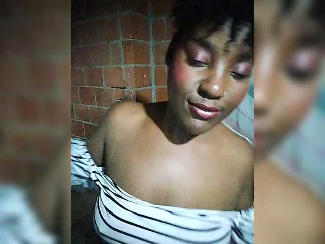  EmiliAddams chat room