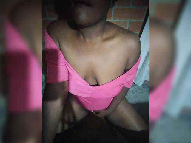 EmiliAddams webcam