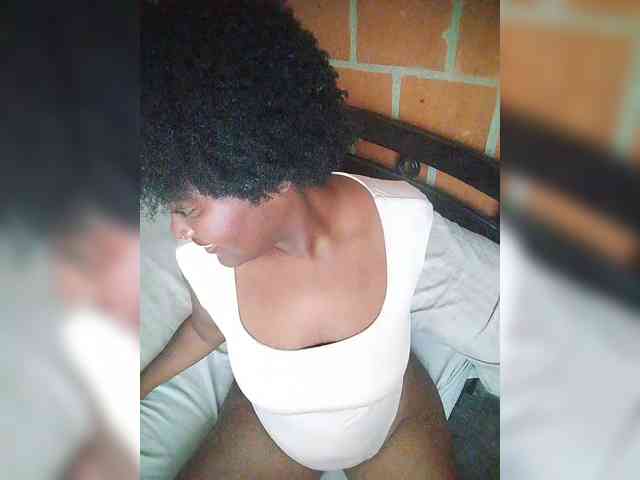 EmiliAddams webcam