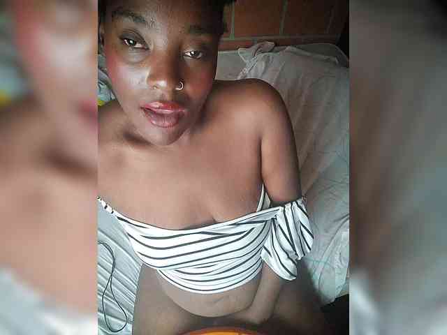 EmiliAddams webcam