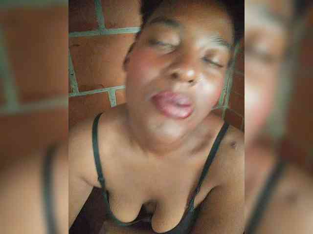 EmiliAddams webcam