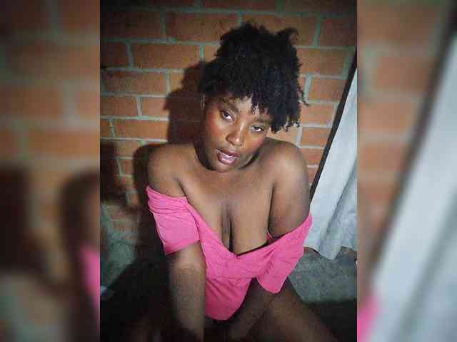EmiliAddams webcam