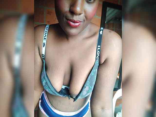EmiliAddams webcam