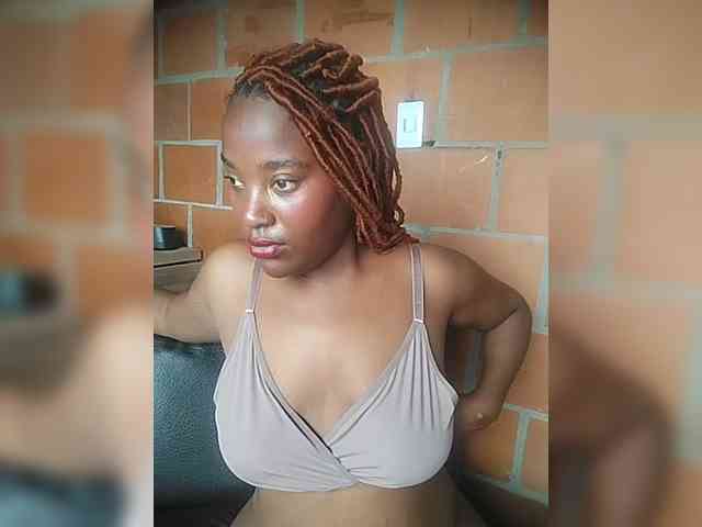 EmiliAddams Live Webcam on BongaCams