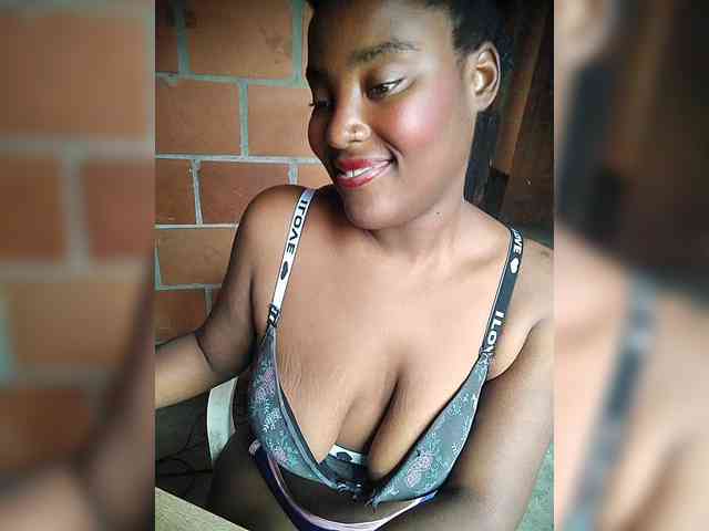 EmiliAddams webcam