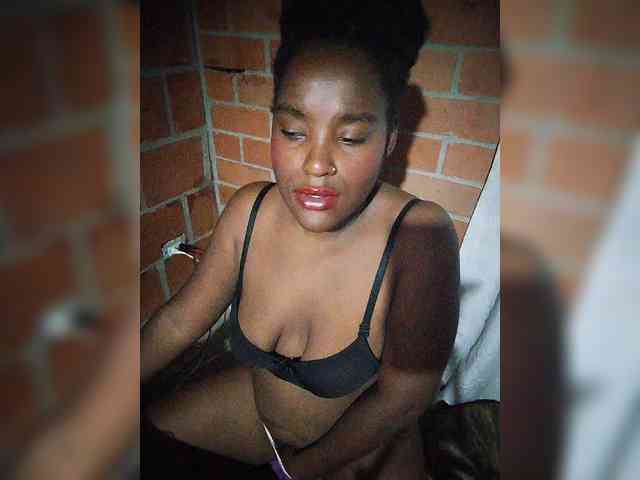EmiliAddams webcam