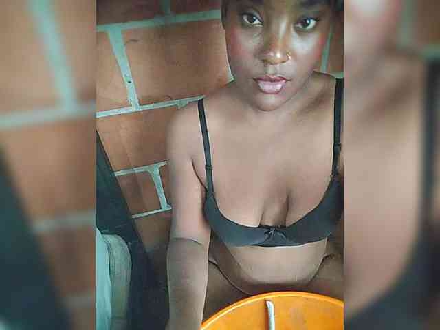 EmiliAddams webcam