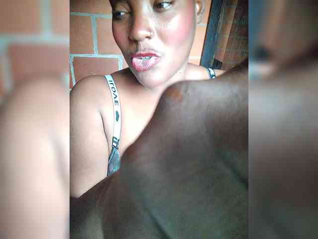 EmiliAddams webcam