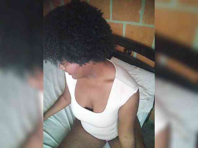 EmiliAddams webcam