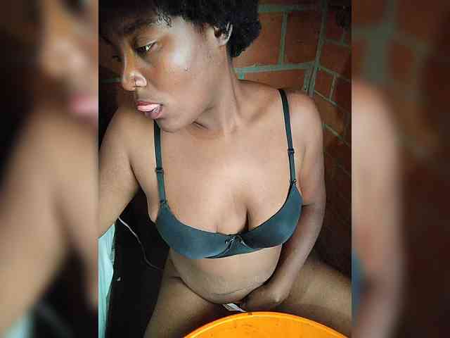 EmiliAddams webcam