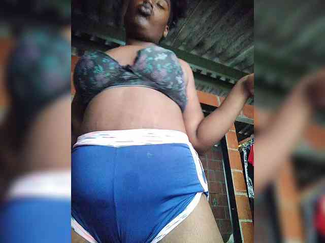 EmiliAddams webcam