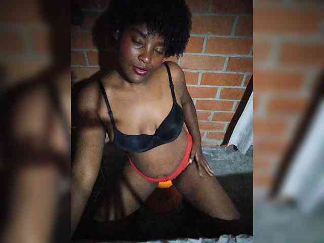 EmiliAddams webcam