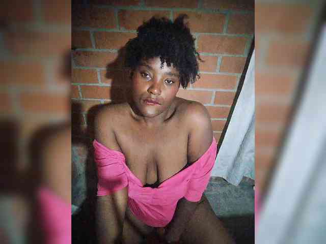EmiliAddams webcam