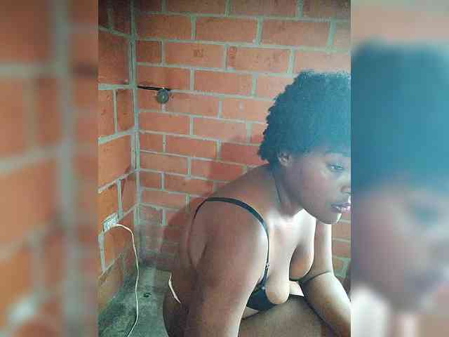 EmiliAddams webcam