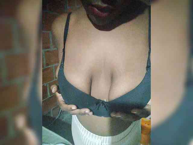 EmiliAddams webcam