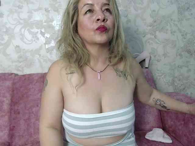Abby-Blonde webcam