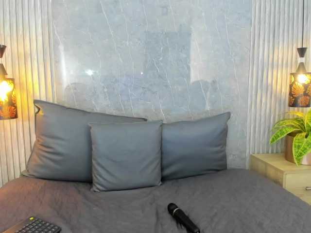 Emili-Hot's BongaCams show and profile