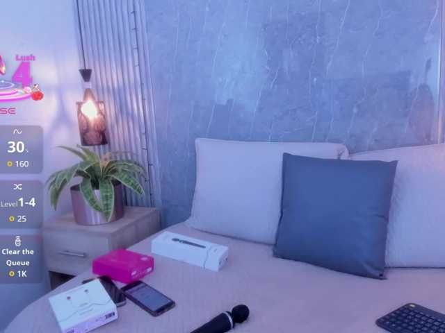 Emili-Hot's BongaCams show and profile