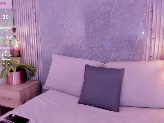 Emili-Hot's BongaCams show and profile