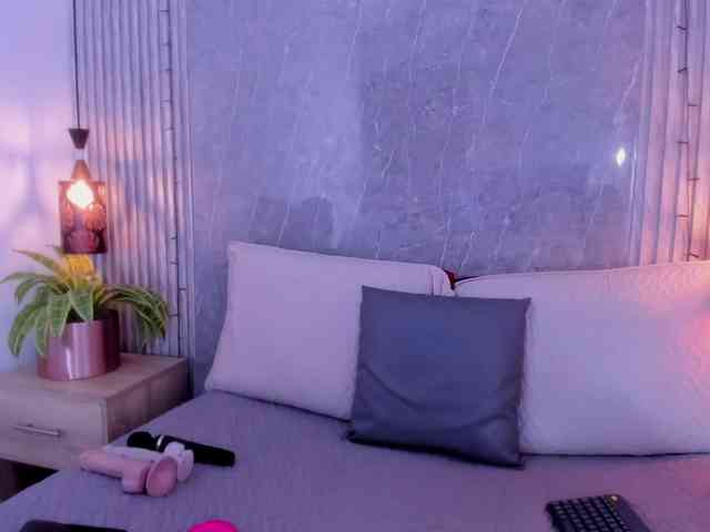 Emili-Hot Live Webcam on BongaCams