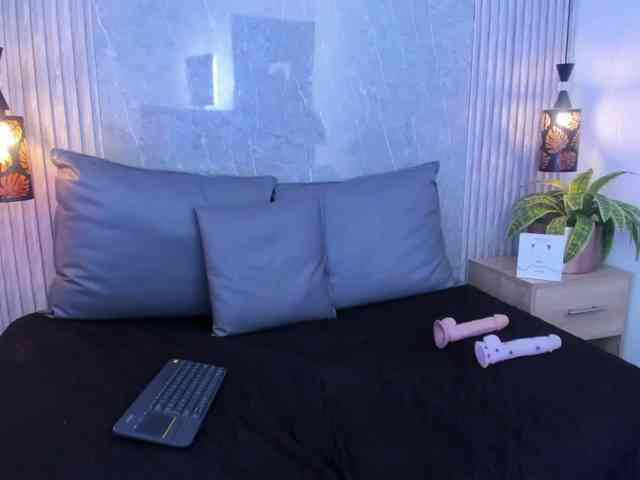 Emili-Hot Live Webcam on BongaCams