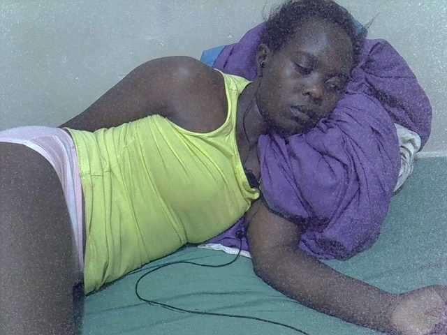 Prettiesweet webcam bongacams model stream image