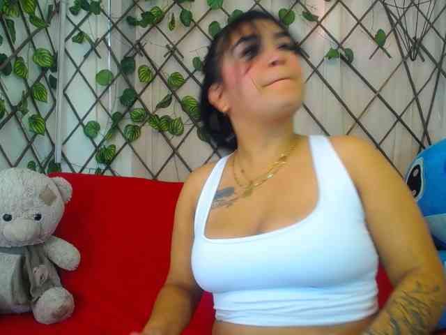 SunnyGill Live Webcam on BongaCams