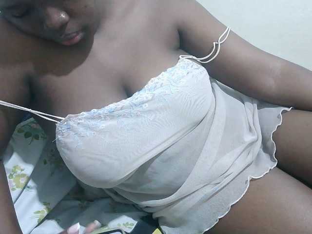 le modèle Sexybabec est en webcam porno dans un show sur le site bongacams, il possède les tags suivants: Ebony,Brunette,Hairy