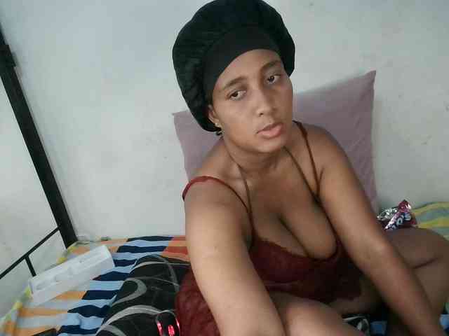 Browneyesxx Live Webcam on BongaCams