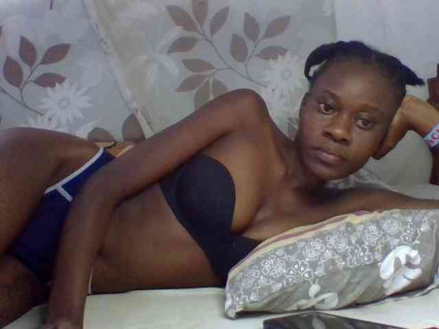 charmychassy27 Live Webcam on BongaCams