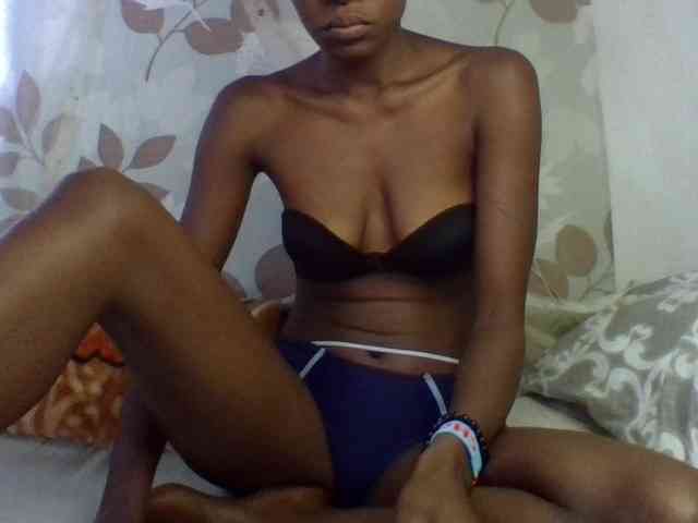 charmychassy27 Live Webcam on BongaCams