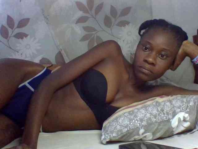 charmychassy27 Live Webcam on BongaCams