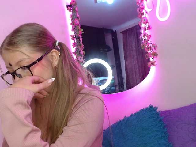 Luna-Rouge live cam profile